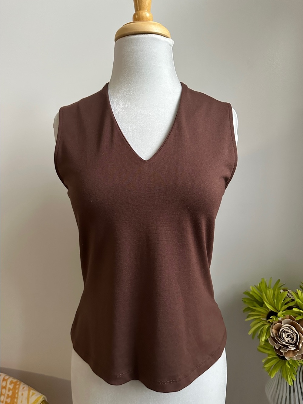 Sleeveless V-Neck Tank Top - Brown